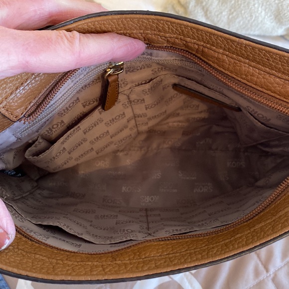 Michael kors purse - Picture 6 of 8